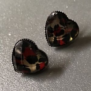 HEART SHAPED PIERCED EARRINGS